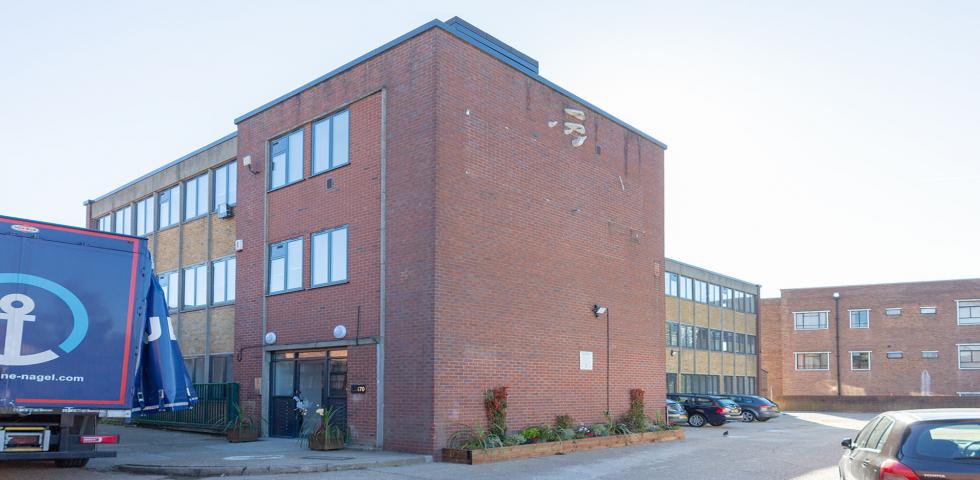 			PARKING SPACE , 1 Bedroom, 1 bath, 1 reception Apartment			 Church Lane , KINGSBURY 